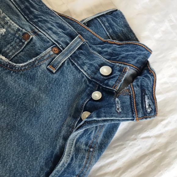 Levi’s 501 high waisted shorts - Picture 2 of 2